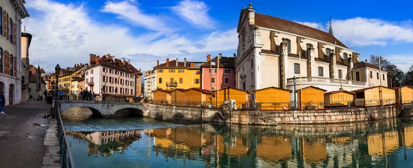Fotobehang France travel and landmarks. Romantic beautiful old town of Annecy with colorful houses and canals. Haute-Savoi region © Freesurf
