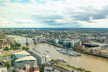 Fototapeta premium A view of the Tower Bridge from top of the Sky Garden