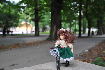 Lalka w parku