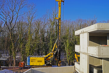 Machine and accessories for setting bored piles in snow on a construction site in Halle an der Saale