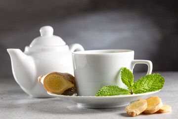 Ginger tea with Sicilian lemon and mint.