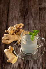 Ginger tea with Sicilian lemon and mint.