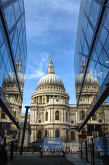 Naklejka premium Saint Paul's cathedral in London reflected