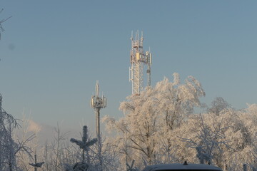 Mobile tower, mobile communication station, 4G tower