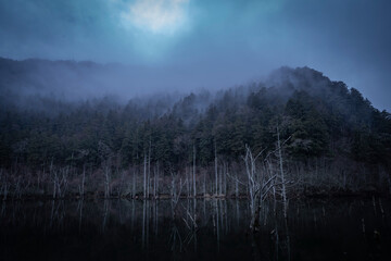 長野県王滝村　初冬の自然湖