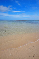 海と砂浜と青空