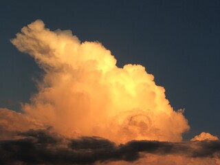 Fototapeta na wymiar fire in the clouds