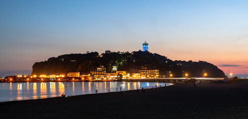 片瀬東浜側から見た江ノ島の夜景