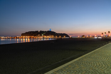片瀬東浜側から見た江ノ島の夜景
