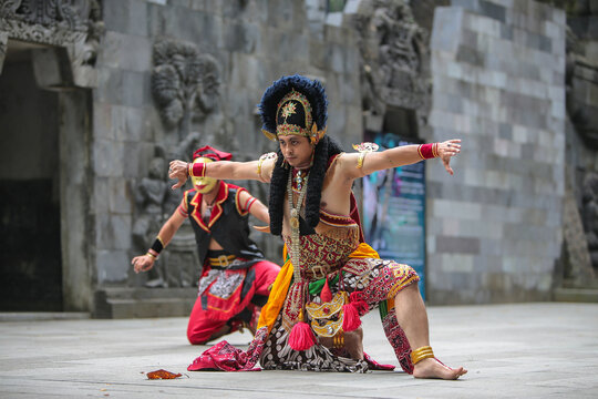 Two Javanese guys performing traditional mask dance in Yogyakarta, 20 December 2022