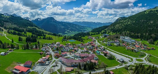 Ausblick auf Oberjoch, heilklimatischer Kurort im Allgäu