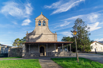 Iglesia de Santiago de Gobiendes (siglo IX). Colunga, Asturias, Espa&ntilde;a.