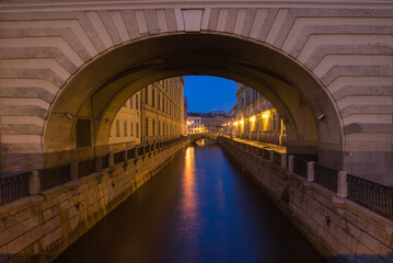 Fototapeta na wymiar View of the canal in historical center of Saint Petersburg