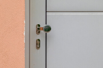 Geschlossene Türen mit alten Schlössern, in Deutschland  Rothenburg ob der Tauber, Bayern