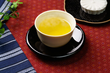 温かいお茶と干菓子