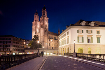 Fototapeta na wymiar Historische Altstadt von Zürich am Abend, Schweiz