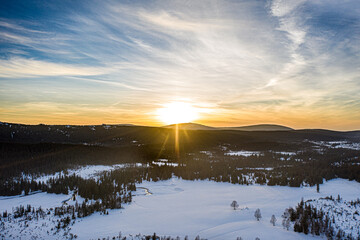 Zachód słońca w górach 