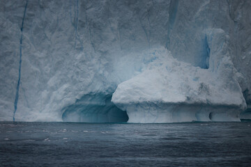 big icebergs floating over sea © Cavan