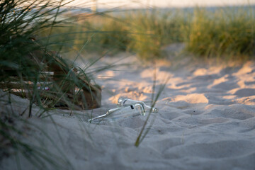 Glasflaschen am Strand
