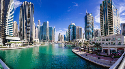 Obraz na płótnie Canvas Vue panoramique de Dubaï Marina.