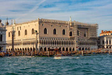 Fototapeta na wymiar Doges palace (palazzo Ducale) on St. Mark's square in Venice, Italy