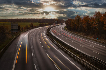 Langzeitbelichtung - Autobahn - Strasse - Traffic - Travel - Background - Line - Ecology - Highway - Night Traffic - Long Exposure - Cars Speeding - Lights - Sunset - High quality photo	
