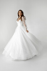 Fototapeta na wymiar stylish caucasian bride in white wedding dress 