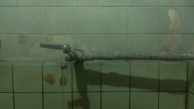 Water faucet that runs over the bathroom pool