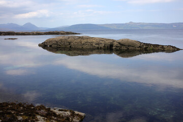 Coral beach with view on the Cuillins mountain range - Applecross - Highlands - Scotland - UK