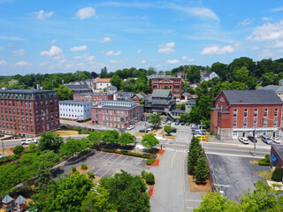 Obraz premium Methuen downtown aerial view at Pleasant Street and Broadway in historic city center of Methuen, Massachusetts MA, USA. 