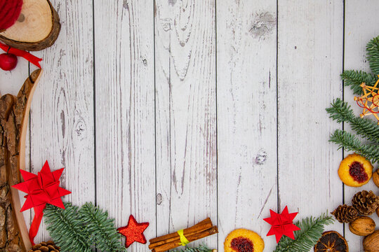 Grußkarte mit weihnachtlich dekoriertem Hintergrund und Platz für ein persönlichen Nachricht Text
