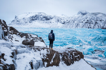 Man looking at Skaftafell glacier, Vatnajokull National Park in Iceland. Beautiful glaciers flow through the mountains in Iceland. © Victoria Nefedova