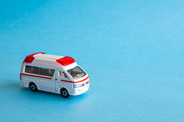 救急車　医療　日本 © shironagasukujira