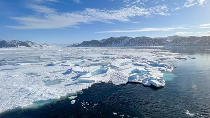 Gordijnen Svalbard, Norway, Icebergs at arctic ice edge. Northern most land before North Pole. © kcapaldo