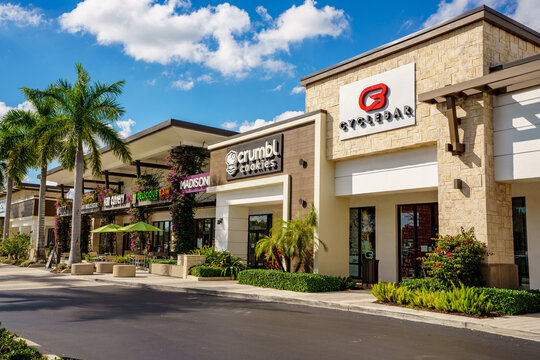Photo of shops and restaurants at Tower Shops outdoor mall Davie Florida cyclebar