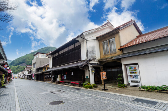 
Tonomachi district is the street block of the former samurai district is particularly nicely preserved with earthen walls, historic buildings and a water canal filled with carps.