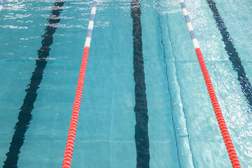 Obraz premium Swimming pool for swimming competitions. Empty Paths of a competitive swimming pool. Active swimming lessons.