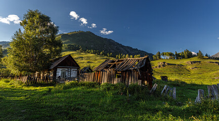 Obraz premium old house in the mountains