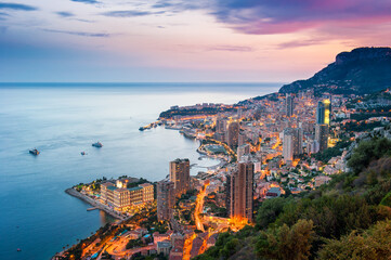 Magico tramonto su Montecarlo, Principato di Monaco, Francia.