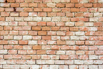Obraz premium Eine alte verwitterte rote Ziegelmauer als ein Hintergrund