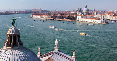 Venezia. Panorama dal campanile della Basilica di San Giorgio Maggiore verso Dogana e Salute
