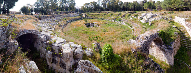 Siracusa. Anfiteatro Romano.
Parco Archeologico della Neapolis. Ara di Ierone