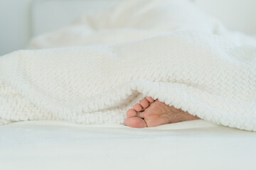 Fototapeta na wymiar feet in bed