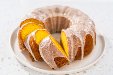 Simple vanilla bundt cake from box cake