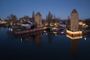 Obraz na płótnie Canvas Strassburg fortification over river night scene