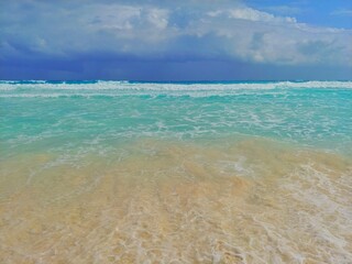 Fototapeta na wymiar Caribbean Beach Waves