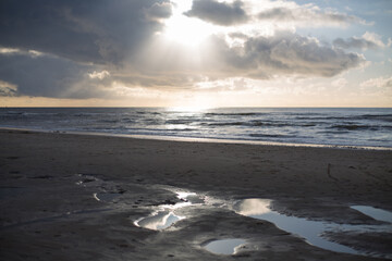 Dramatische Wolken an der Nordsee