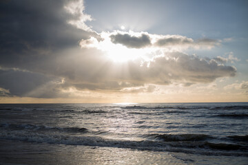 Fototapeta na wymiar Dramatische Wolken an der Nordsee