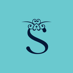 beauty queen royal gold logo design letter S