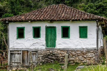 Fototapeta na wymiar Old farmhouse from the colonial era countryside of the state of Minas Geraes, Brazil